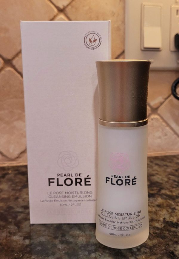 Le Rose Moisturizing Skin Cleansing Emulsion